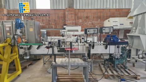 Etiquetadora autom�tica de doble cabezal para botellas planas Bauch Campos