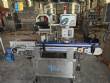 Etiquetadora autom�tica autoadhesiva para botellas cil�ndricas