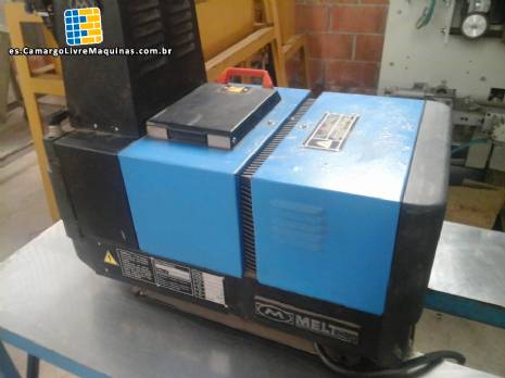 M�quina de goma Meltron