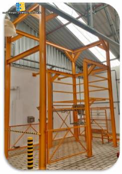 Unidad para descarga de big bags de 2000 kg con transportador de tornillo Artinox.