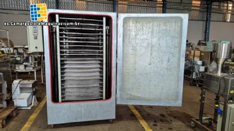 Horno/deshidratador Prime Engenharia para deshidratar frutas y verduras.