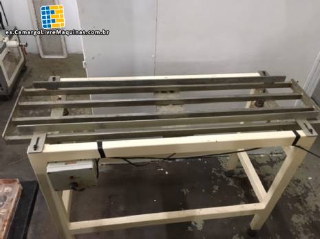 Mesa vibratoria para formas de chocolate Jcmaq