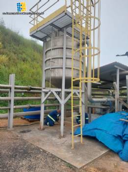 Tanque con plataforma de acero inoxidable 5000 litros Equipo WCR