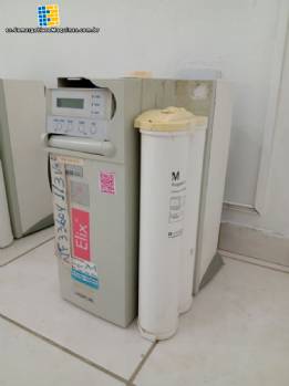 Sistema de depuraci�n de agua de laboratorio Millipore Elix 10