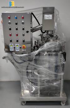 Reactor a presi�n de 100 litros fabricado en acero inoxidable 316L con elevador de tapa, rascador y turbocompresor integrados
