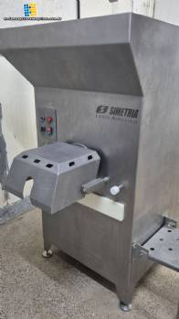Picadora continua para carnes, verduras, frutas, quesos y grasas con una abertura de 130 mm. Modelo Simetria, a�o 2023.