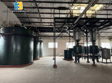 Destiler�a de glicerina con tanque, evaporador concentrador y filtro.