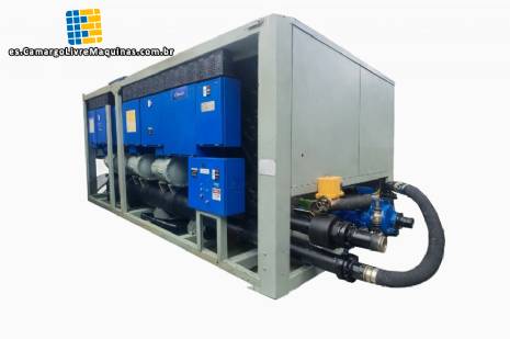 Banco de enfriadores industriales refrigerados por aire Carrier 200 TR para agua helada. Banco de enfriadores industriales refrigerados por aire Carrier 200 TR para agua helada.